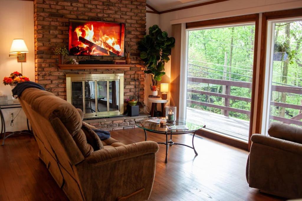 Modern Cabin With Hot Tub Grill Lake Beach Wineries Hiking Fishing And Hershey Park Family And Pet Friendly Superhosts On Ab&B Mount Gretna Bagian luar foto