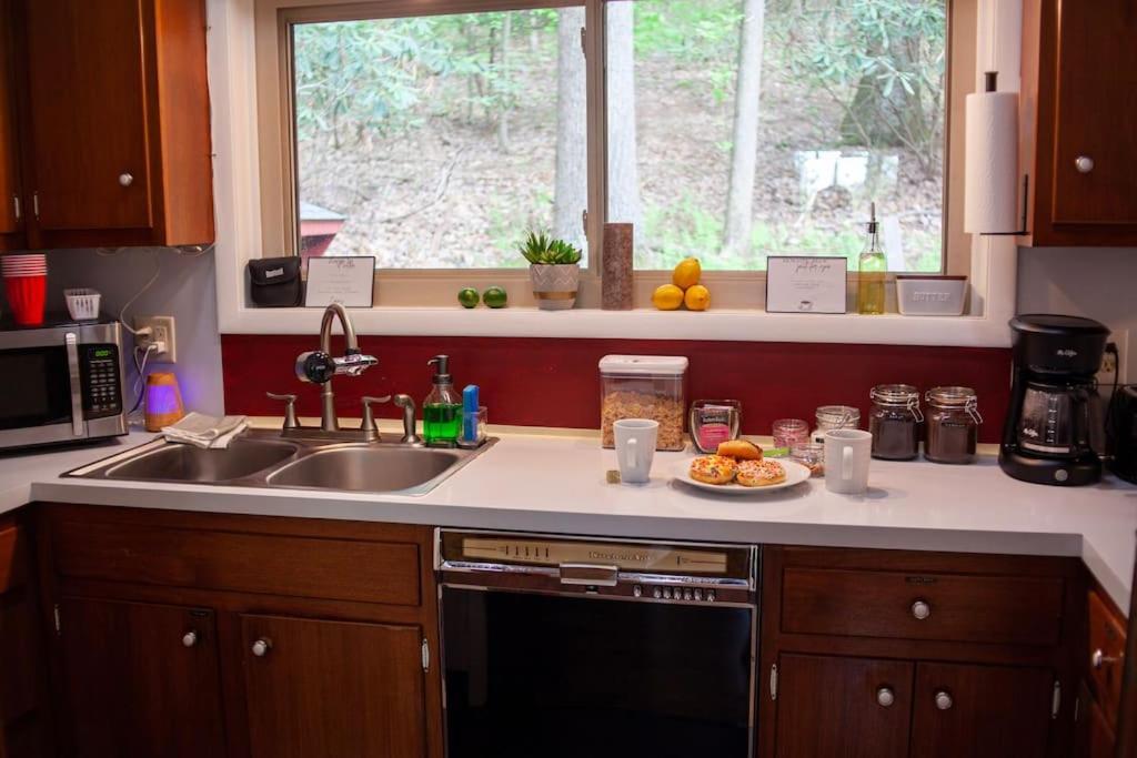 Modern Cabin With Hot Tub Grill Lake Beach Wineries Hiking Fishing And Hershey Park Family And Pet Friendly Superhosts On Ab&B Mount Gretna Bagian luar foto