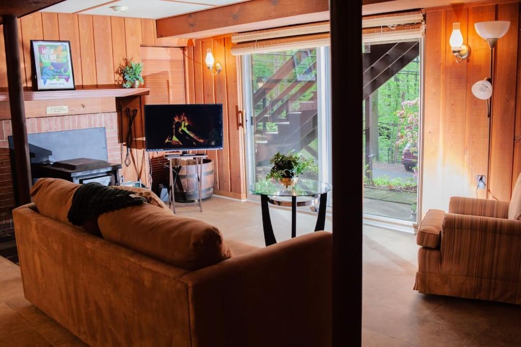 Modern Cabin With Hot Tub Grill Lake Beach Wineries Hiking Fishing And Hershey Park Family And Pet Friendly Superhosts On Ab&B Mount Gretna Bagian luar foto