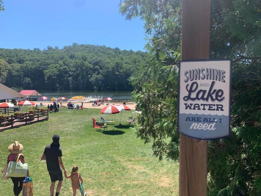 Modern Cabin With Hot Tub Grill Lake Beach Wineries Hiking Fishing And Hershey Park Family And Pet Friendly Superhosts On Ab&B Mount Gretna Bagian luar foto