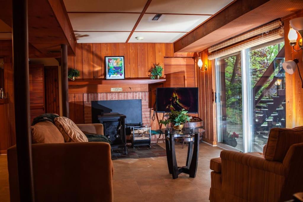 Modern Cabin With Hot Tub Grill Lake Beach Wineries Hiking Fishing And Hershey Park Family And Pet Friendly Superhosts On Ab&B Mount Gretna Bagian luar foto