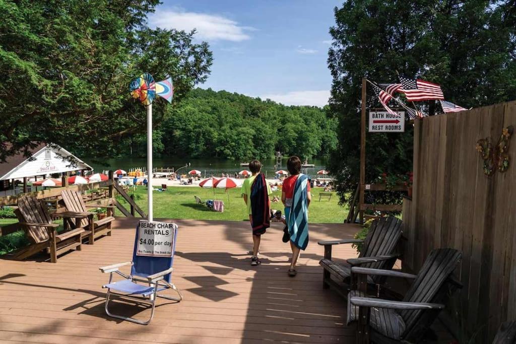 Modern Cabin With Hot Tub Grill Lake Beach Wineries Hiking Fishing And Hershey Park Family And Pet Friendly Superhosts On Ab&B Mount Gretna Bagian luar foto