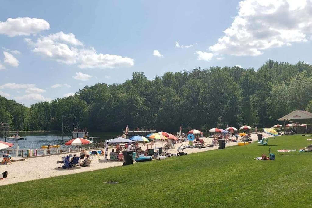 Modern Cabin With Hot Tub Grill Lake Beach Wineries Hiking Fishing And Hershey Park Family And Pet Friendly Superhosts On Ab&B Mount Gretna Bagian luar foto